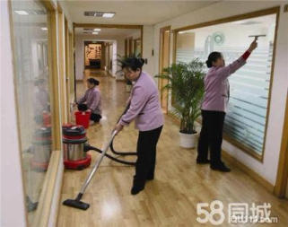 长沙家庭保洁全指南 玻璃清洗、开荒保洁与地毯清洁的省心攻略